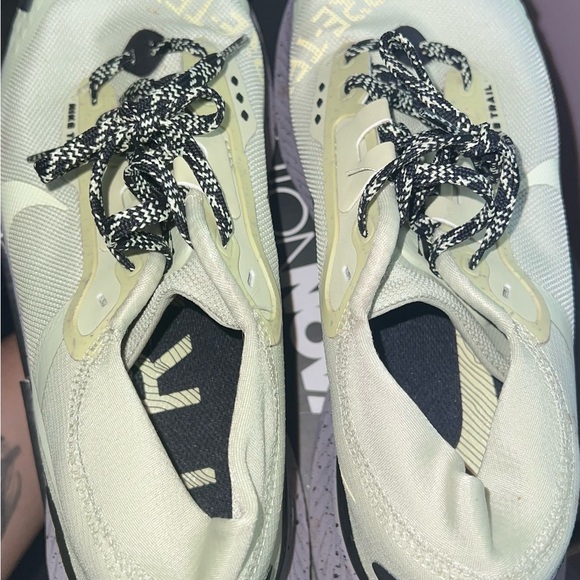 Gore-Tex Trail Running Shoes - Picture 7 of 8